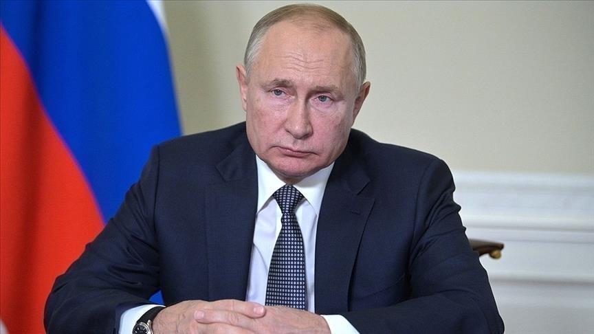 Putin signs decrees on recognition of sovereignty of Donetsk and Lugansk