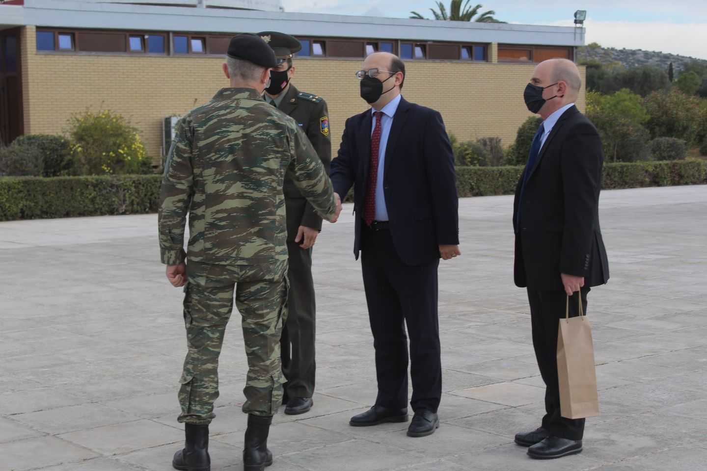 Փետրվարի 24-ին Հունաստանում ՀՀ արտակարգ և լիազոր դեսպանըայցելել է Հունաստանի «Էվելպիդոն» ռազմական ուսումնական հաստատություն