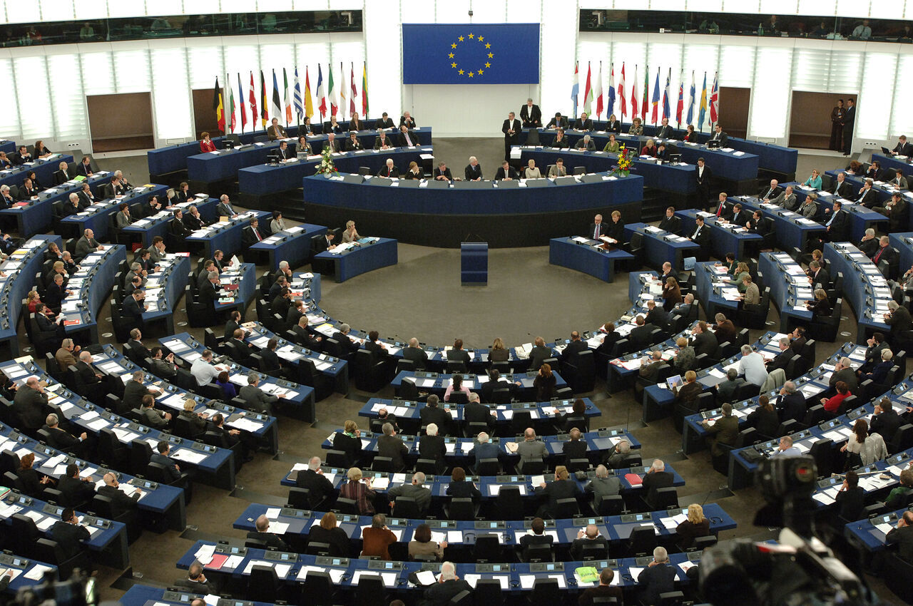 پارلمان اروپا تقاضای اوکراین برای پیوستن به اتحادیه اروپا را پذیرفت