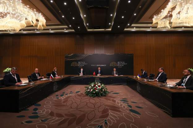 Russian and Ukrainian Foreign Ministers meet in Antalya