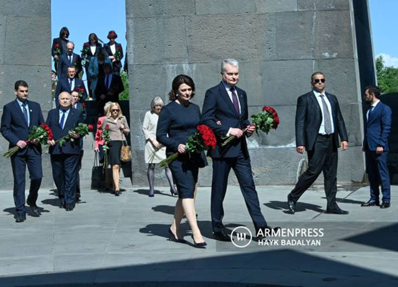 Լիտվայի նախագահը Ծիծեռնակաբերդում հարգանքի տուրք է մատուցել Հայոց ցեղասպանության զոհերի հիշատակին 