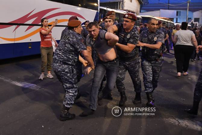 Պռոշյան-Դեմիրճյան խաչմերուկում տեղի ունեցած անկարգությունների դեպքի առթիվ հարուցված քրեական գործով 13 մարդ ձերբակալվել է. Քննչական կոմիտե