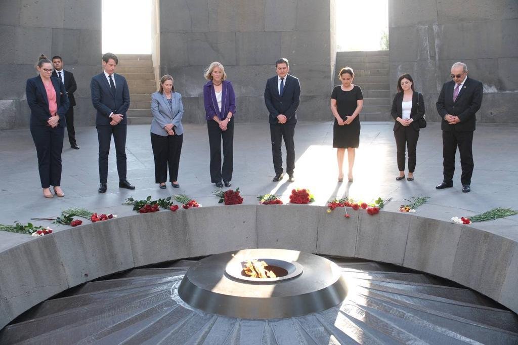 ԱՄՆ պետքարտուղարի օգնականն այցելել է Հայոց ցեղասպանության հուշահամալիր