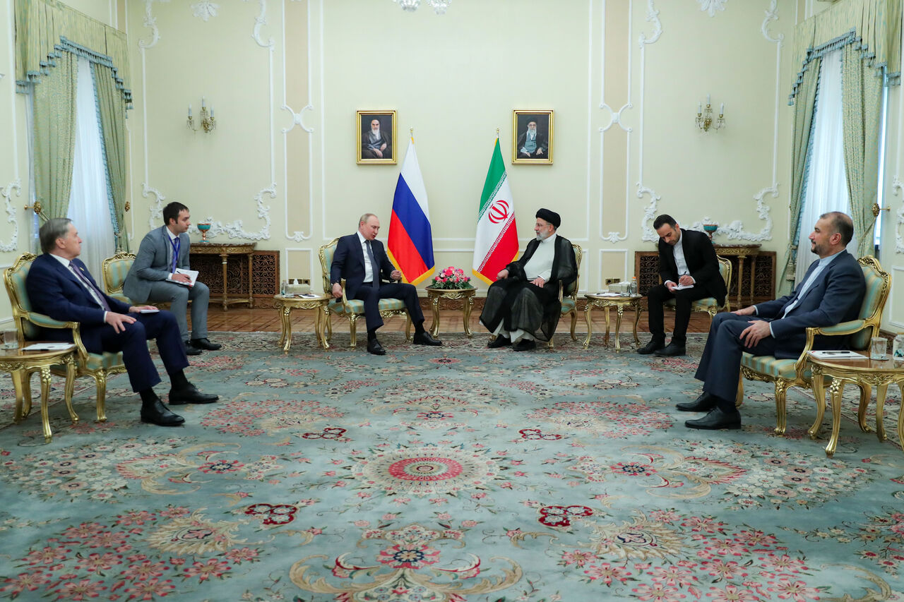 در دیدار دوجانبه با پوتین؛ رئیسی: سابقه همکاری ایران و روسیه در مبارزه با تروریسم زمینه ساز تقویت ثبات در منطقه است
