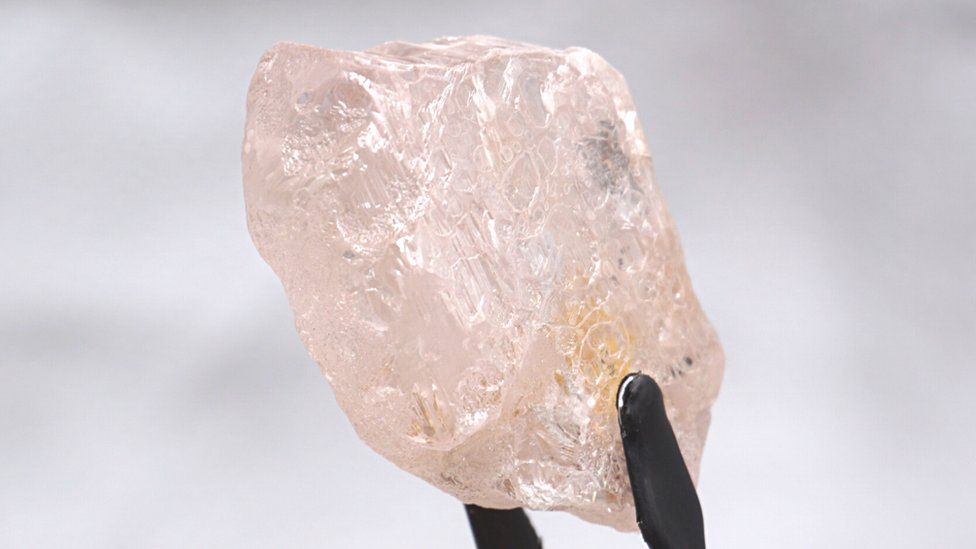Lulo Rose: Largest pink diamond in 300 years found in Angola