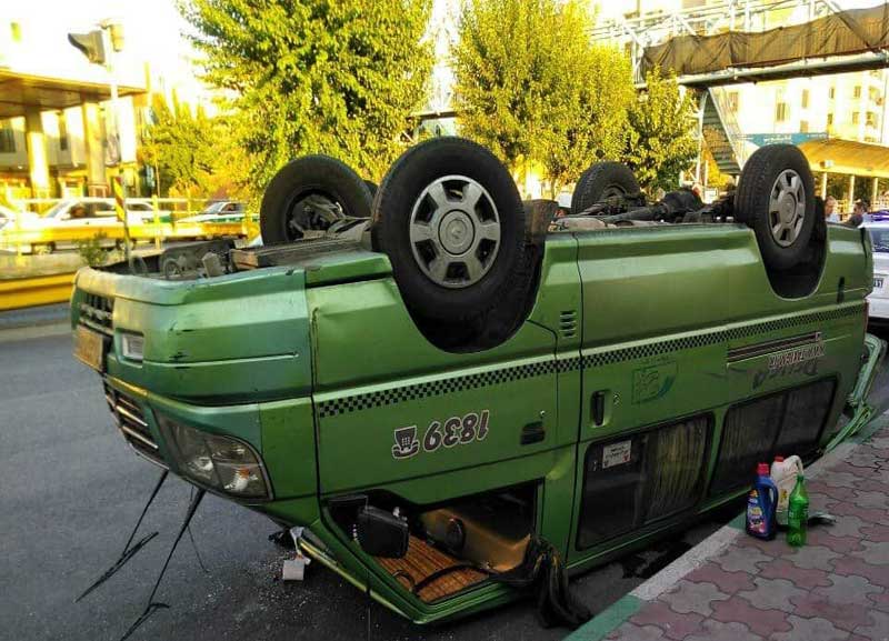 تصادف اتوبوس با یک دستگاه ون در تهران