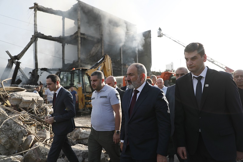 Prime Minister Pashinyan inspects search and rescue operations at deadly explosion site
