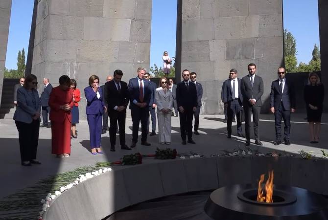 U.S. House Speaker Nancy Pelosi honors memory of Armenian Genocide victims in Yerevan memorial