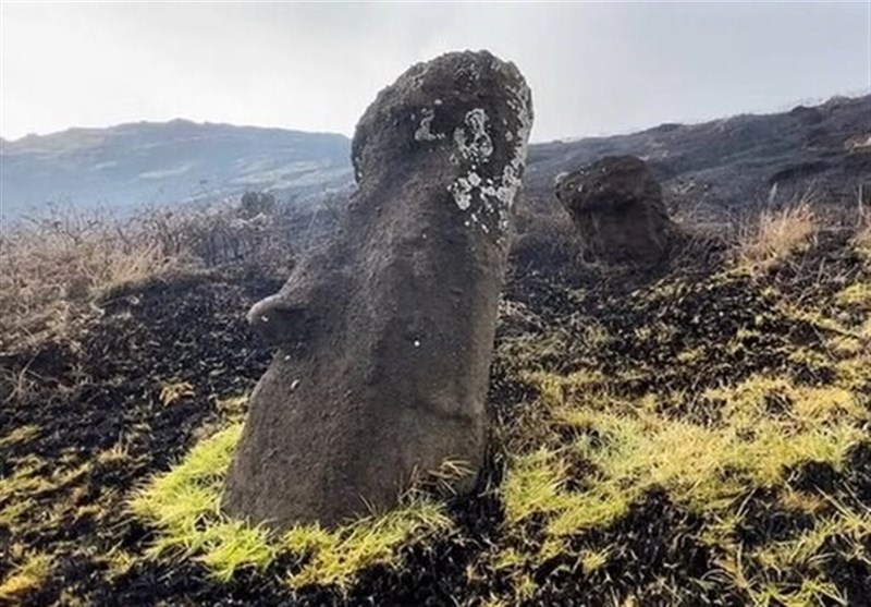 مجسمه‌های معروف "موآی" در آتش سوختند