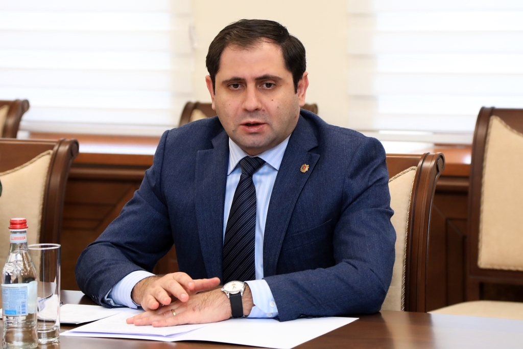 Armenian Defense Minister off to India