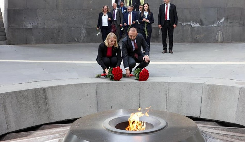 Norway Foreign Minister visits the Armenian Genocide memorial in Yerevan