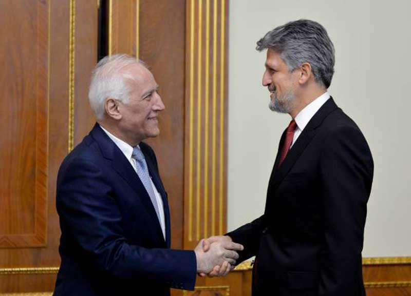 Հայաստանի նախագահն ու Թուրքիայի խորհրդարանի պատգամավորը քննարկել են երկու պետությունների միջև սահմանների բացման հնարավորությունները
