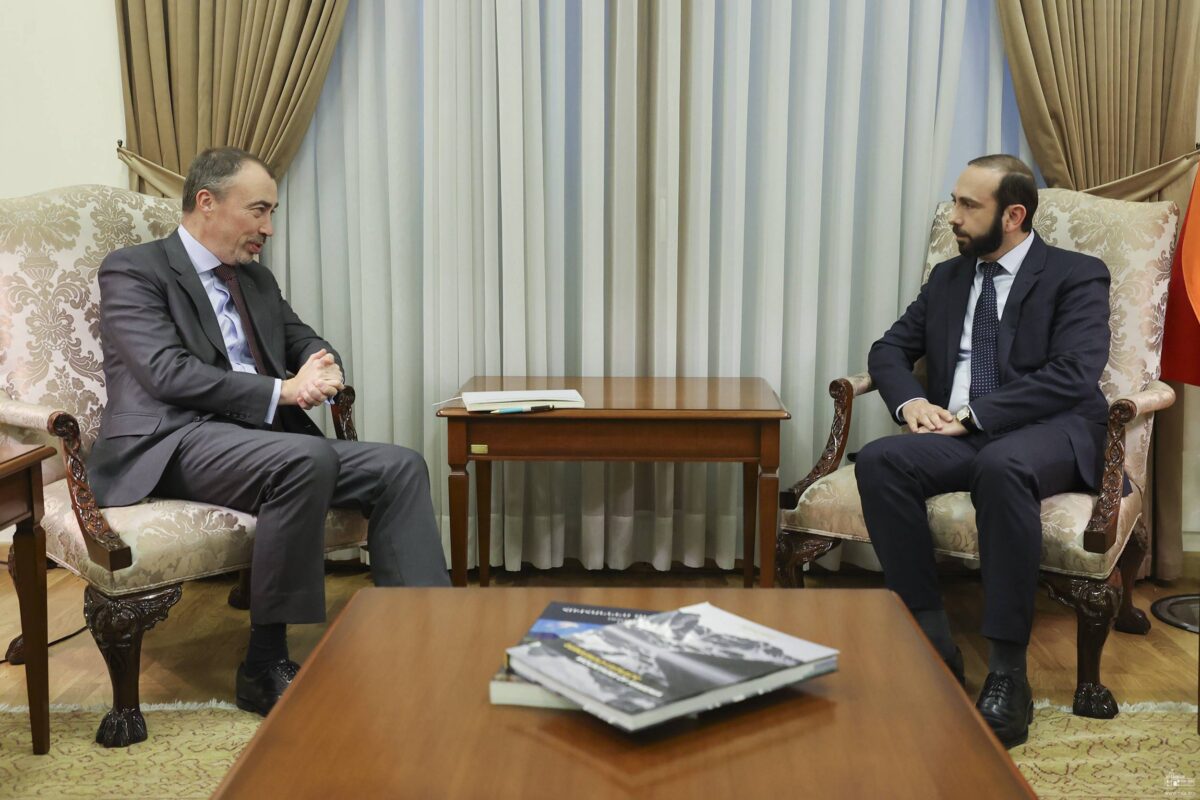 Armenian FM briefs EU envoy on current  humanitarian situation in Artsakh 