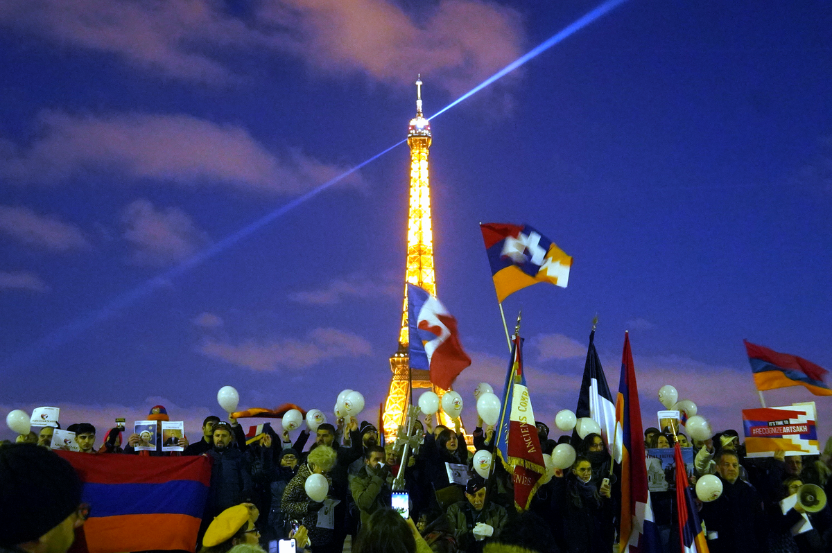 Armenians rally in Paris in support of Artsakh