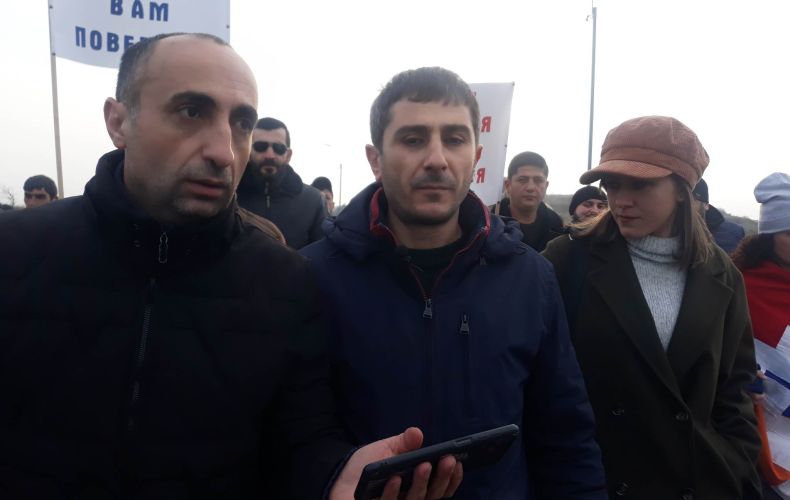 Protesters in Stepanakert Airport demand meeting with commander of Russian peacekeeping troops