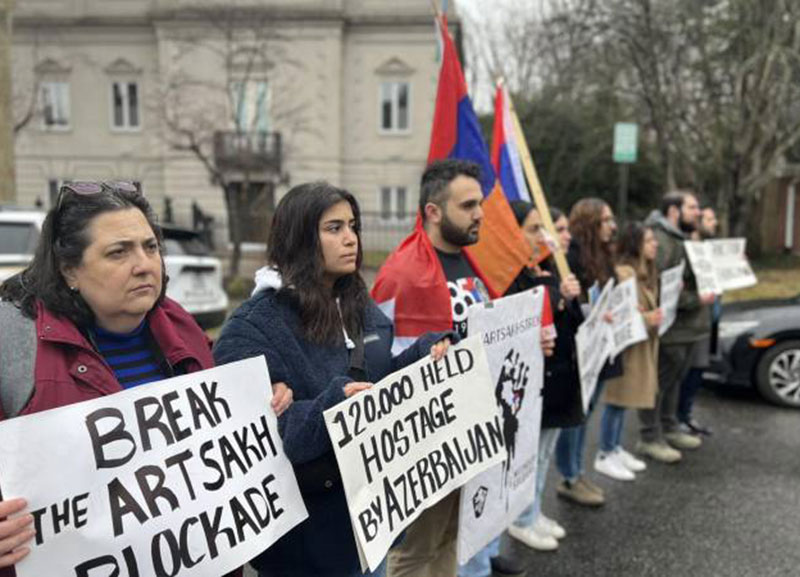 ԱՄՆ հայ համայնքի ներկայացուցիչները Ադրբեջանի դեսպանատան մոտ ցույց են կազմակերպել Լաչինի միջանցքը բացելու կոչերով