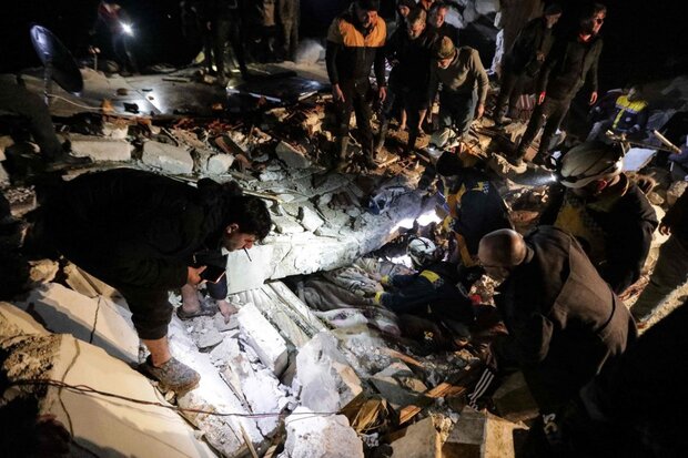 Hundreds dead in Syria, Turkey after M7.8 quake 