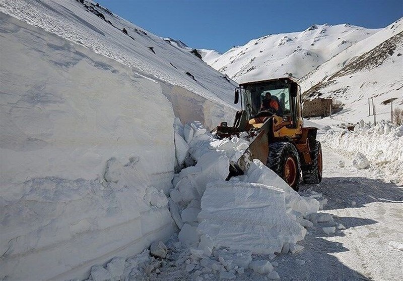 بارش ۴ متری برف در ارتفاعات دلفان سیستم مخابراتی ۵۰ روستا قطع شد‌