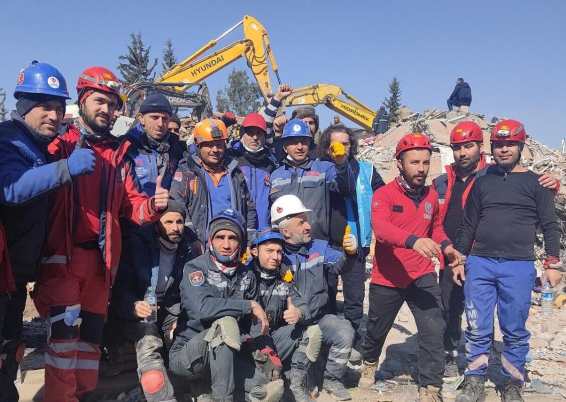paylan,armenia,turkey,us,rescuers,earthquake , Armenian, Turkish, US rescuers save two girls as quake toll goes past 29,000
