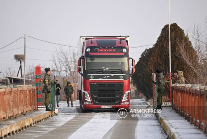 Armenia sends more humanitarian aid to Turkey through land border