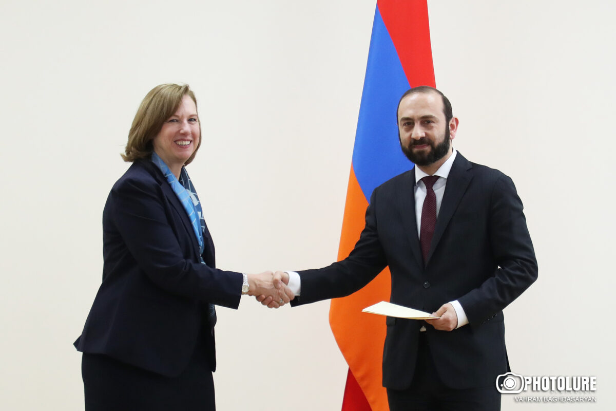 Newly-appointed US Ambassador hands copies of her credentials to Armenian Foreign Minister
