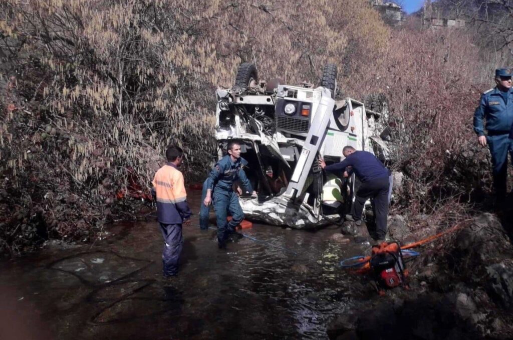 Student bus rolls into river in Armenia’s Kapan: One killed, 15 injured