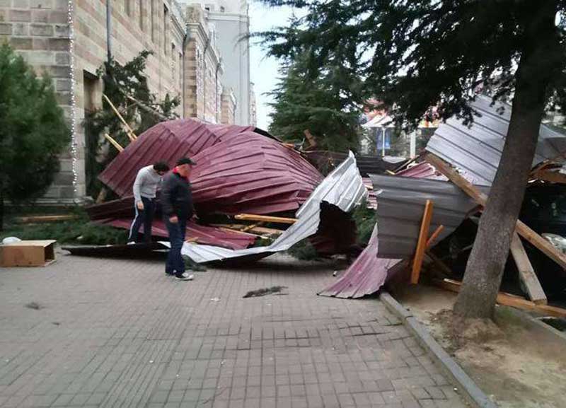Հուժկու փոթորիկ՝ Բաթումի քաղաքում․ կան ավերածություններ