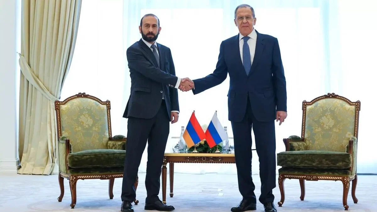 Armenian, Russian FMs stress the importance of intensifying efforts towards Yerevan-Baku settlement