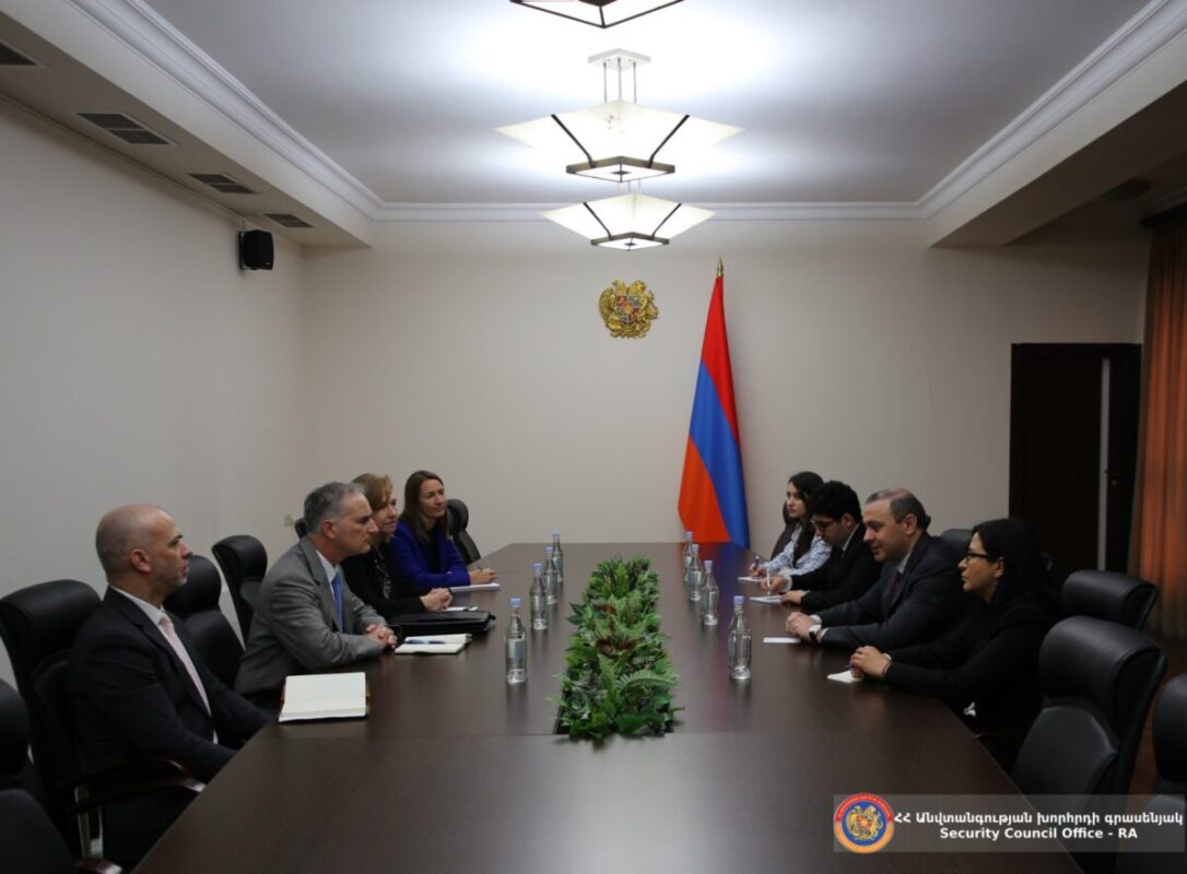 Secretary of Armenia’s Security Council briefs US Co-Chair of the Minsk Group on latest Azerbaijani aggression