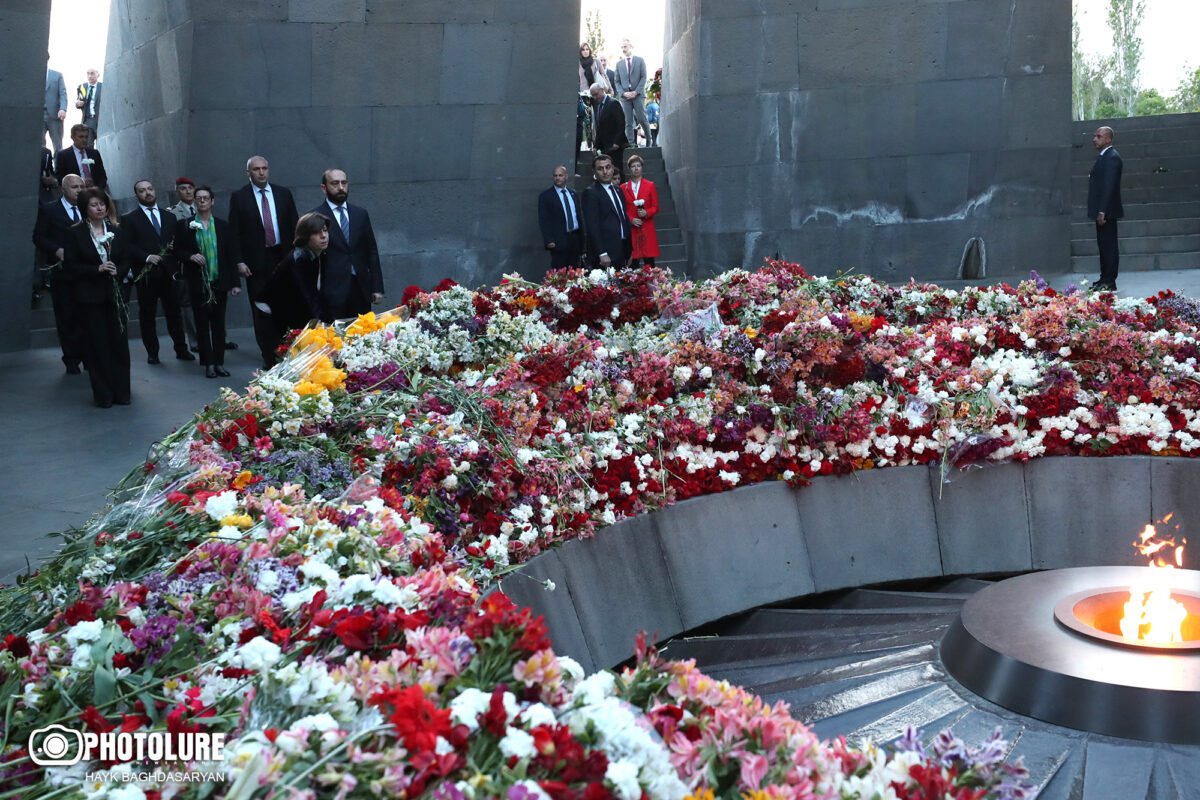 French FM visits Armenian Genocide Memorial