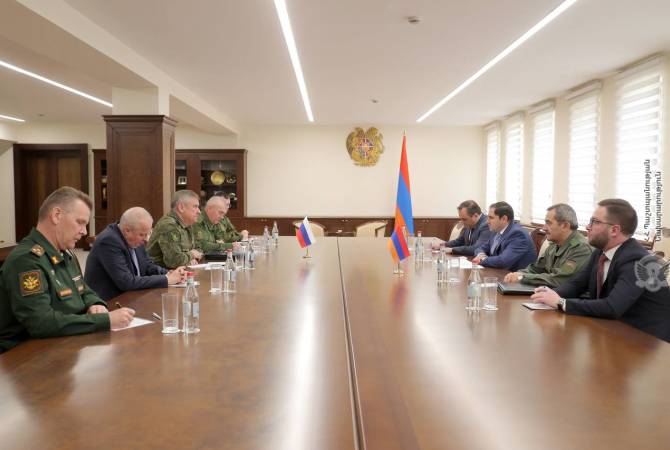 Defense Minister meets new Commander of Russian peacekeepers in Nagorno Karabakh, calls for efforts to lift blockade
