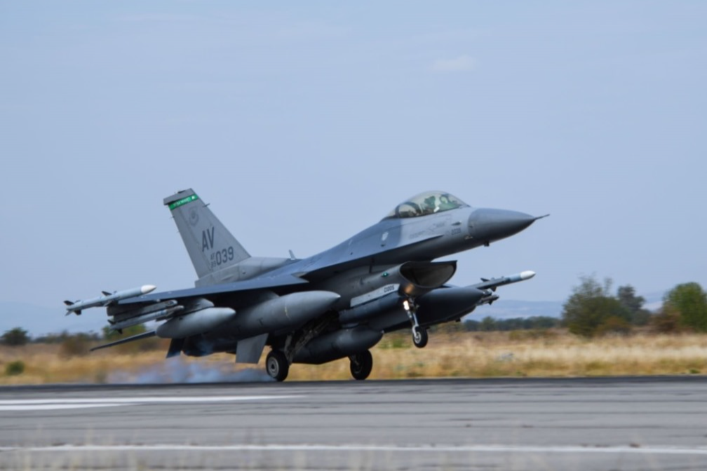 Ukraine confirms obtaining American-made F-16 fighters soon