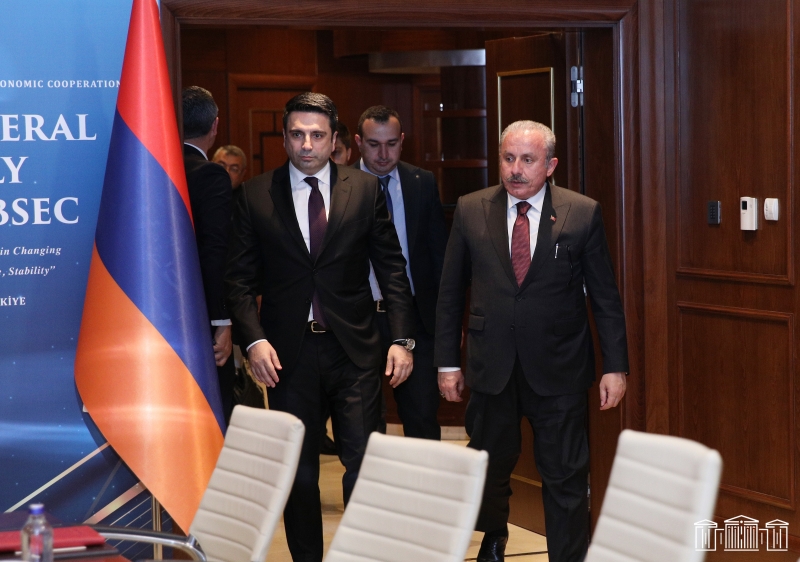 Armenian Parliament Speaker discusses the ban on overflights with Turkish counterpart
