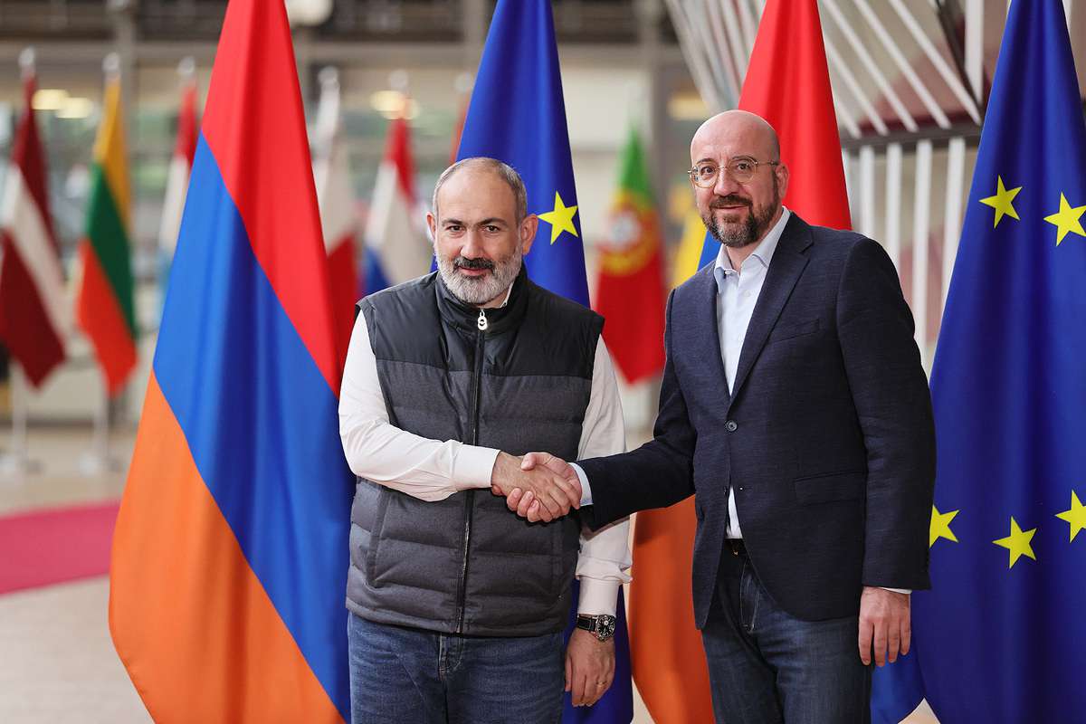 Video - Prime Minister Pashinyan holds an informal meeting with Charles Michel