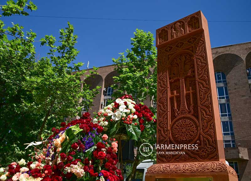 Երևանում բացվեց հայ-լեհական բարեկամությանն ու Հռոմի Հովհաննես Պողոս Երկրորդ պապին նվիրված խաչքար