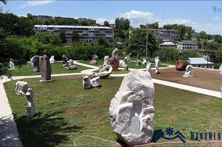 Sculptures park in front of Shushi State Museum of Fine Arts completely destroyed – Monument Watch