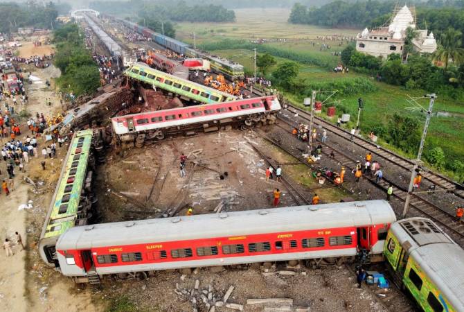 Video - India train crash: At least 290 dead after Odisha accident