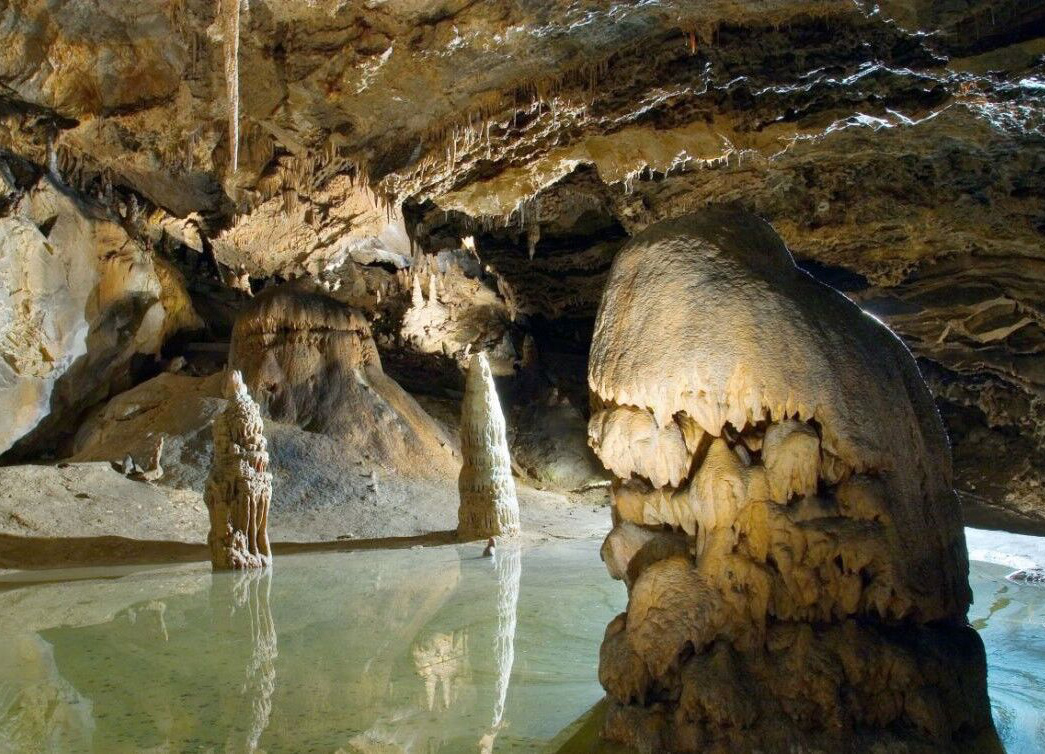 غار جهنم بردسکن، غاری 50 میلیون ساله
