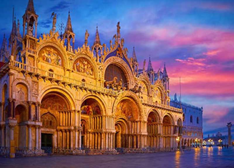 کلیسا جامع سن مارکو: یک شاهکار از معماری و هنر در ایتالیا