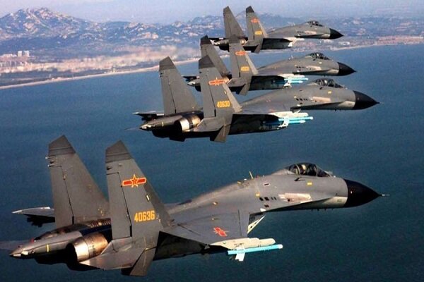 تایوان: ۲۴ جنگنده و کشتی جنگیِ ارتش چین به تنگه تایوان نزدیک شدند