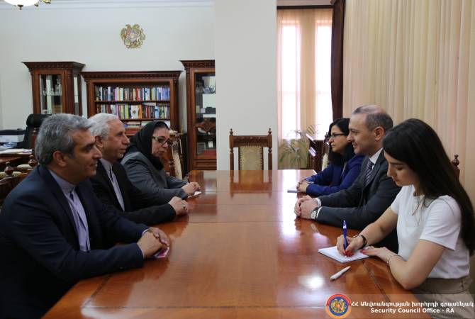 Armenian top security official hopes for intensive development of ties with Iran