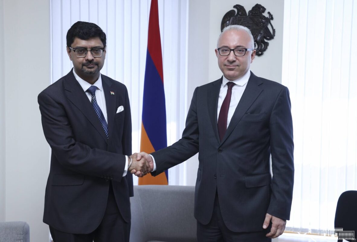 Armenian, Indian officials discuss issues of regional and global security