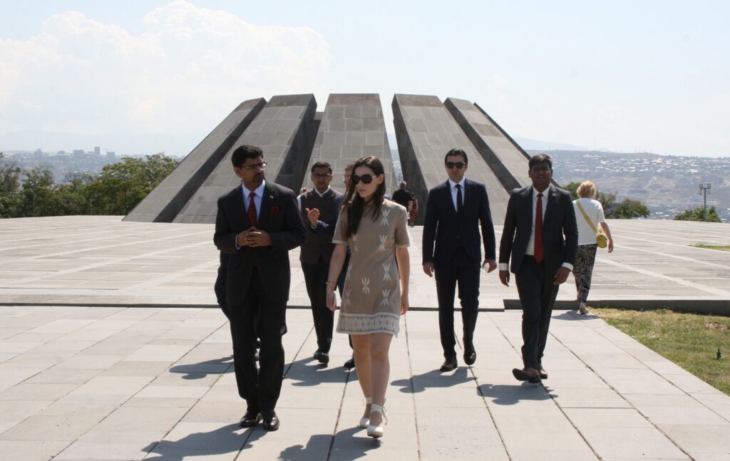 Indian MFA delegation visits Armenian Genocide Memorial
