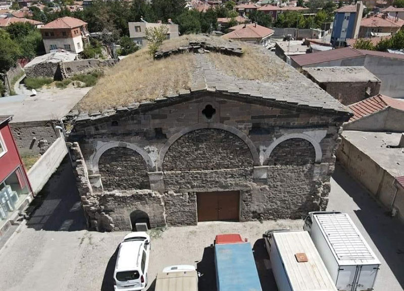 Փլուզման եզրին գտնվող հայկական եկեղեցին անտեսված է Թուրքիայի իշխանությունների կողմից