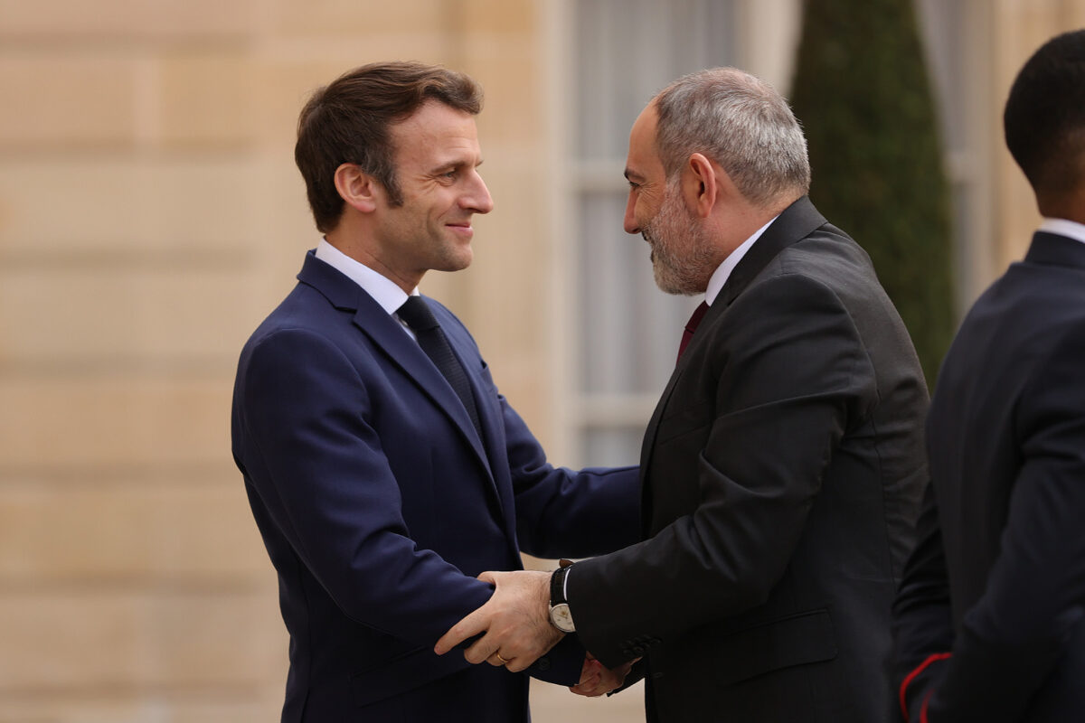 Pashinyan congratulates Macron on Bastille Day
