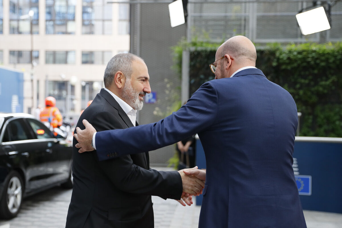 Pashinyan, Michel discuss upcoming trilateral meeting