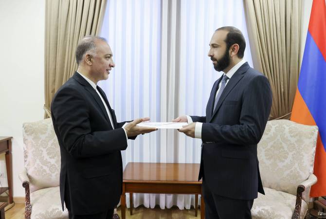 Meeting with Iranian ambassador, Armenian FM emphasized need to immediately remove blockade of Lachin Corridor