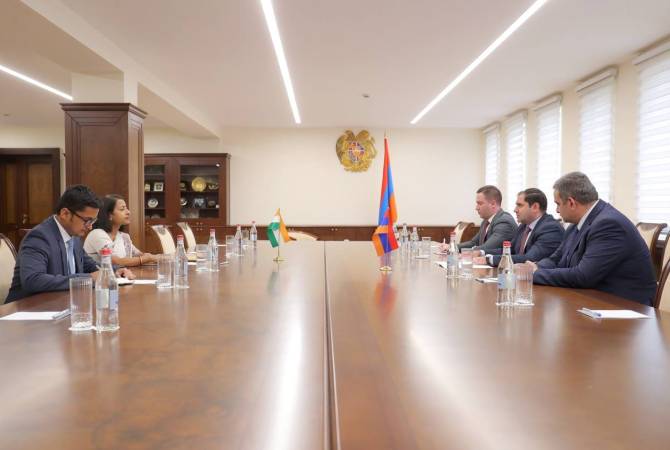 Armenia, India discuss defense cooperation