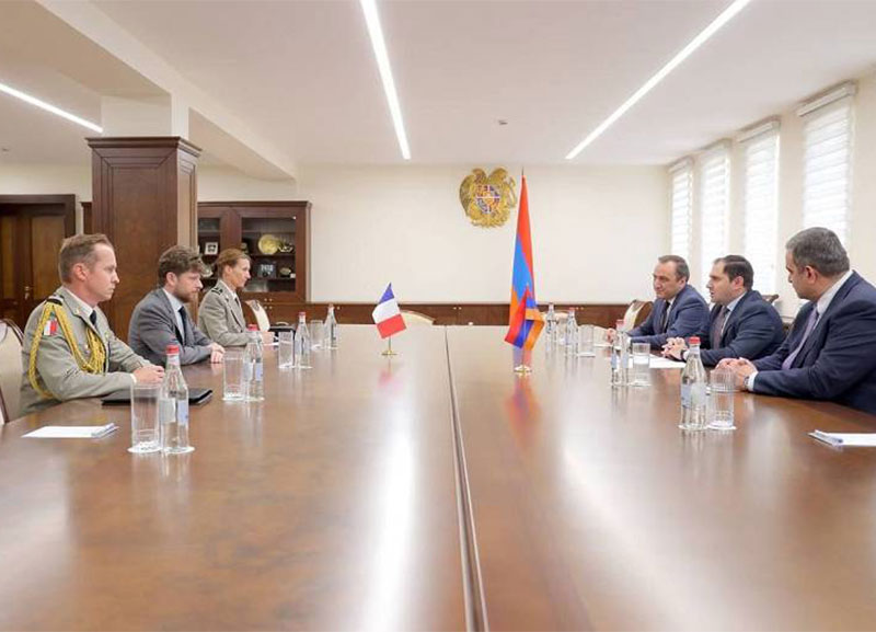 Սուրեն Պապիկյանն ու Ֆրանսիայի դեսպանը կարևորել են ռազմական կցորդի գրասենյակի հիմնումը Երևանում