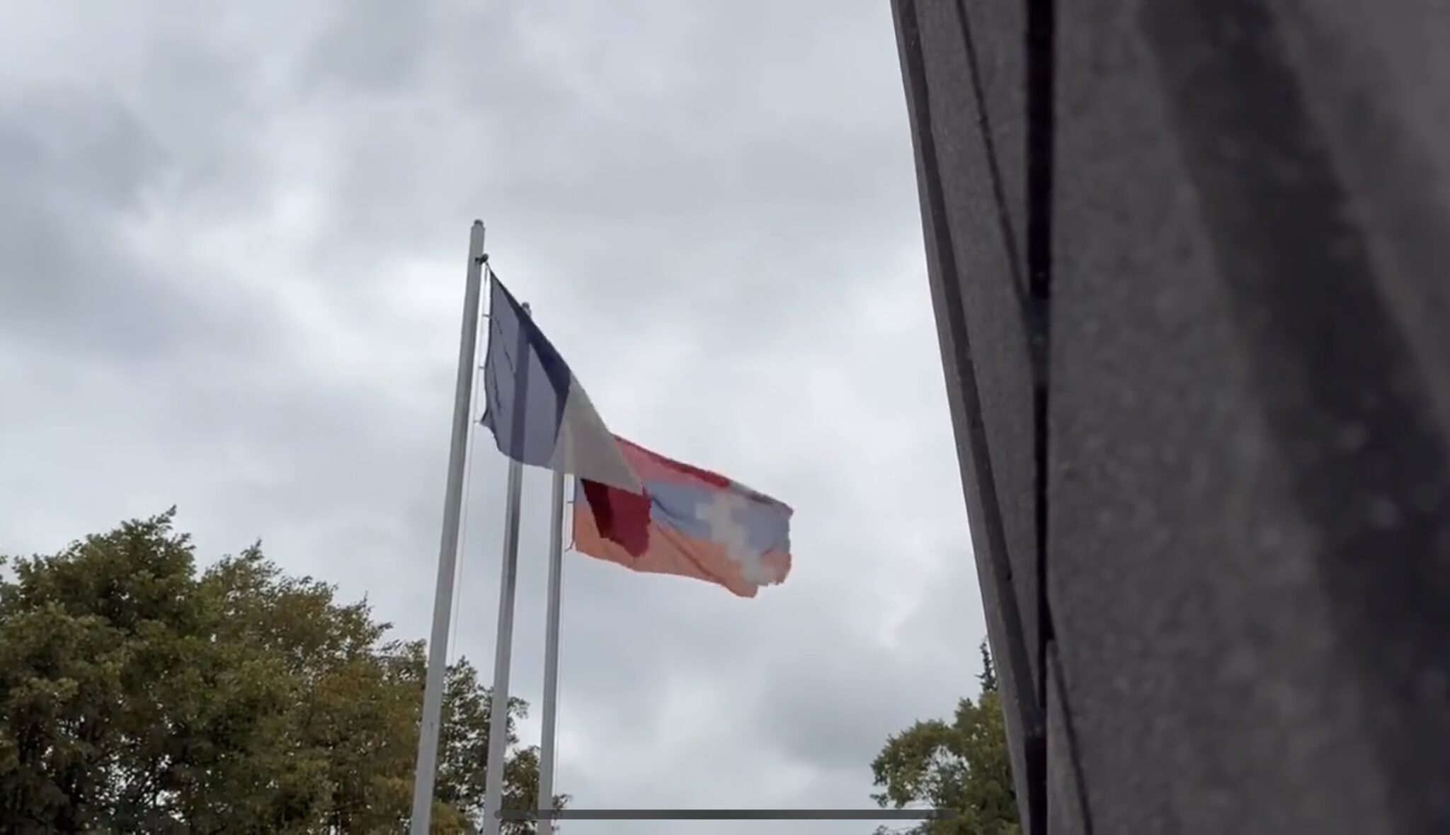 Ստեփանակերտում բարձրացրել են Ֆրանսիայի դրոշը